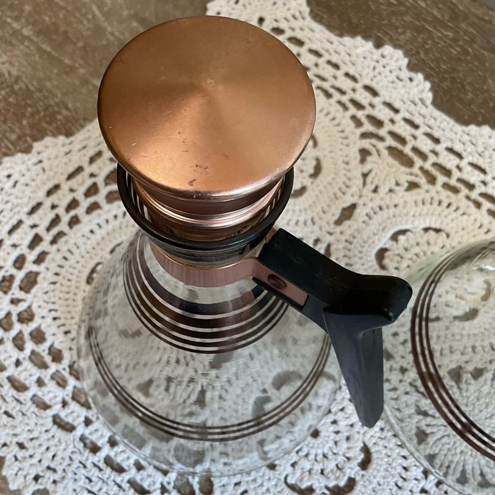 Two Vintage Inland Mid-Century Modern Glass Carafes - Picture 4 of 8